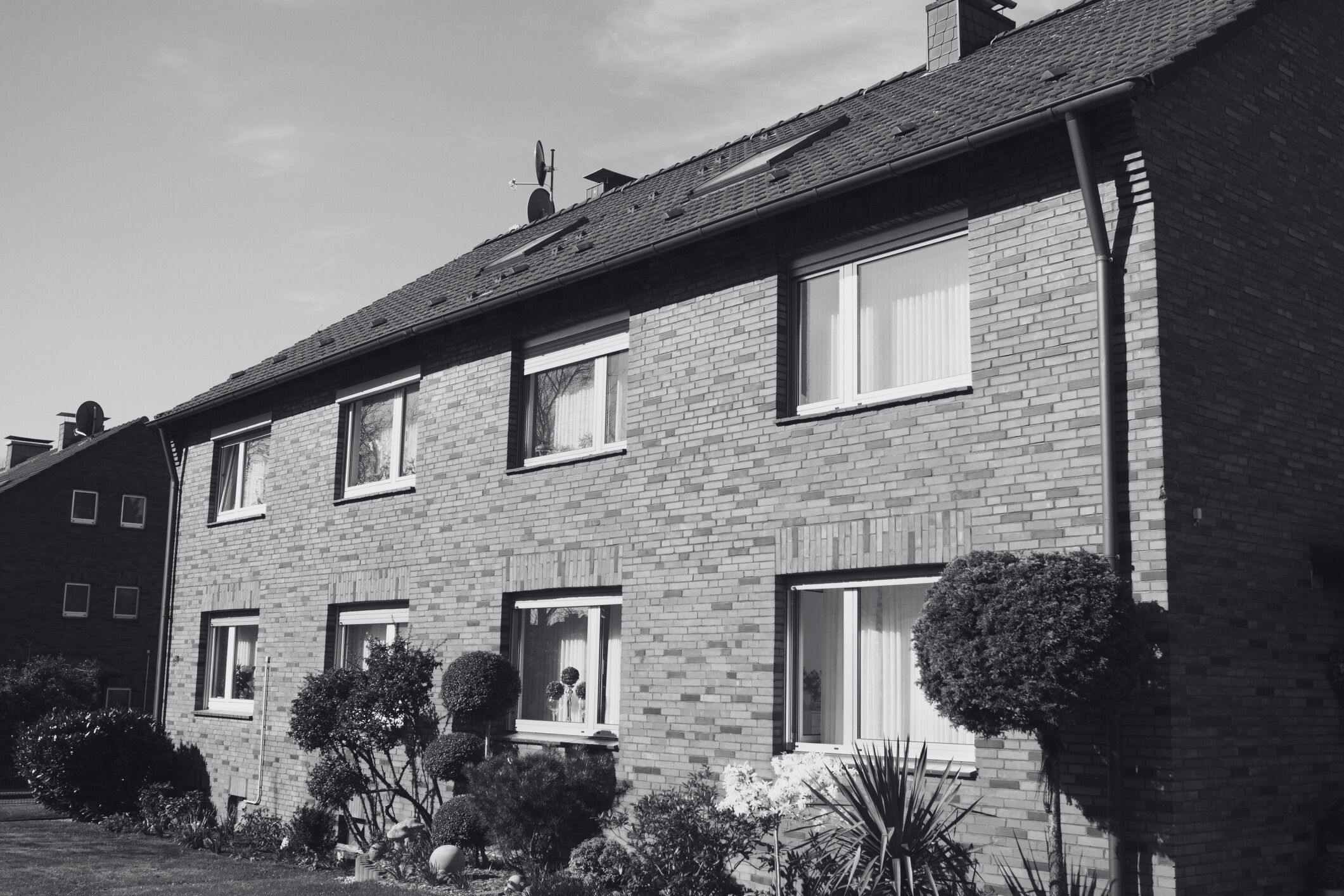 Haus schwarz weiĂź