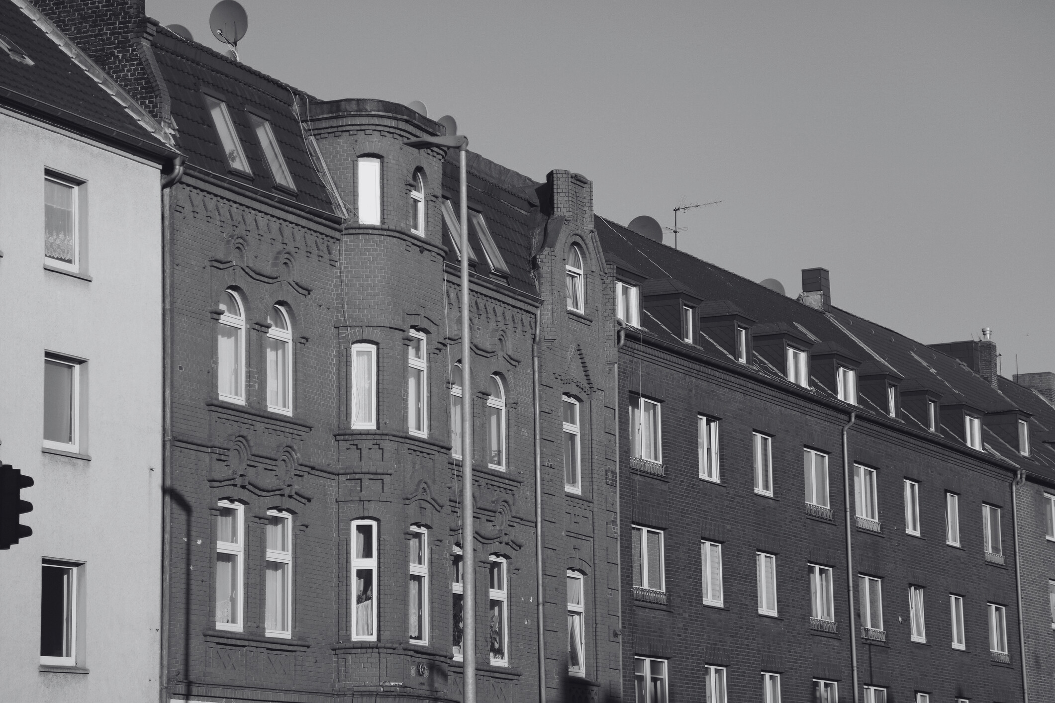 Reihenhäuser schwarz weiß